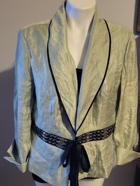 Women’s Light Green Shawl Collar Blazer with Contrast Trim